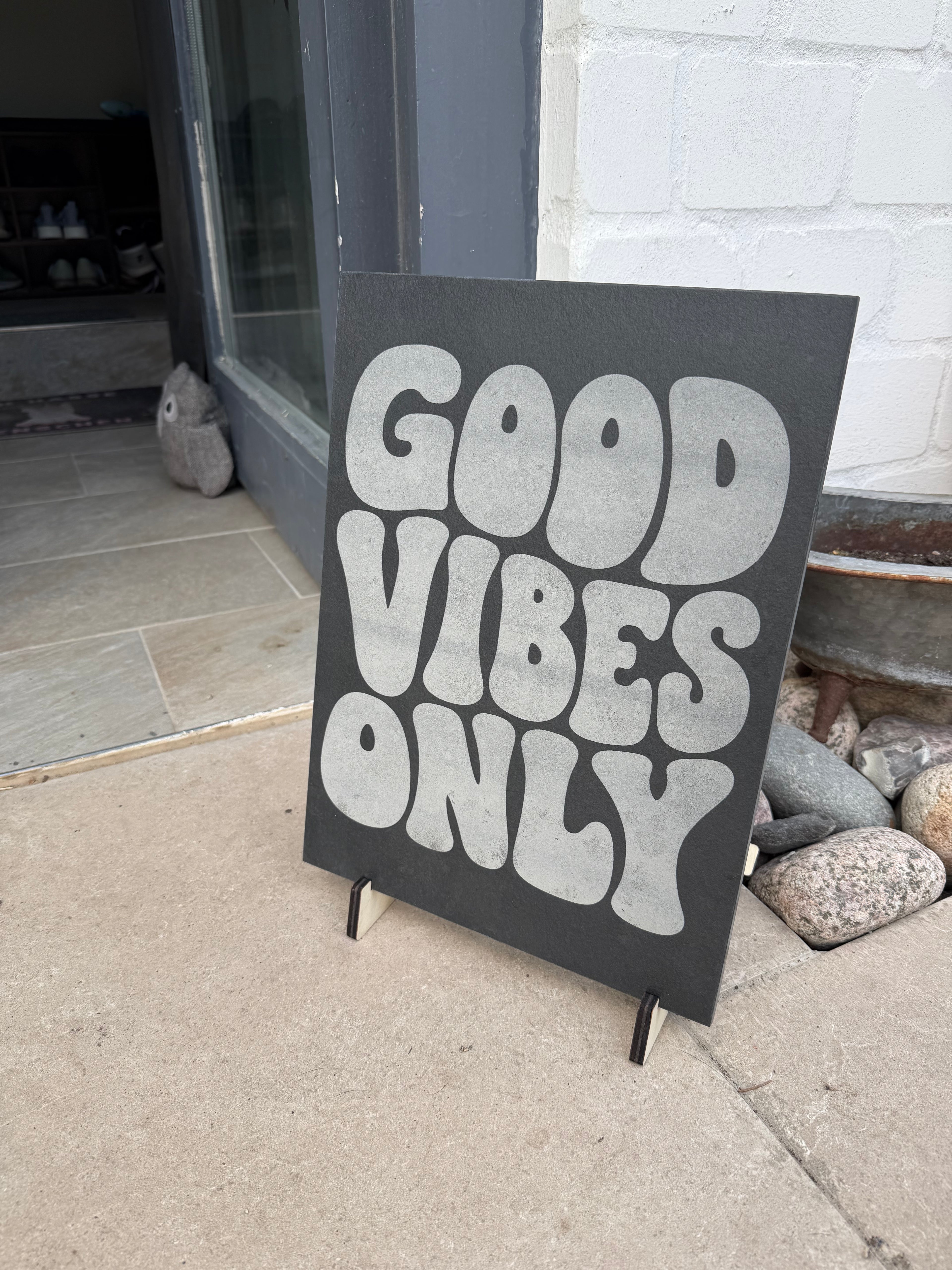 Good Vibes Only – Gravierte Schieferplatte
