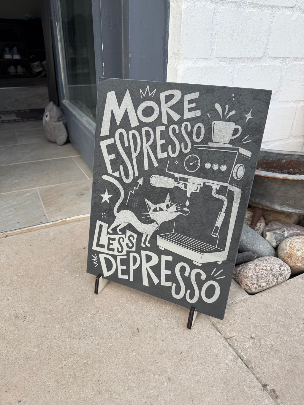 More Espresso Less Depresso – Gravierte Schieferplatte